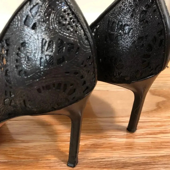 Manolo Blahnik BB Pump Black Laser Cut Leather w/ Glitter Accents. Size 7.5 - Picture 4 of 9
